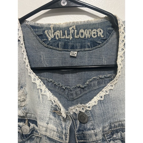 Wallflower Denim Vest White Lace Floral Extender Hem Women's Size XL - Picture 2 of 3